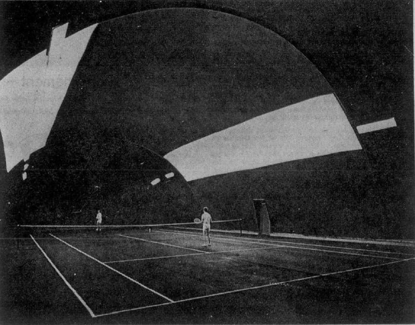 Intérieur d'une bulle bulle de tennis gonflable